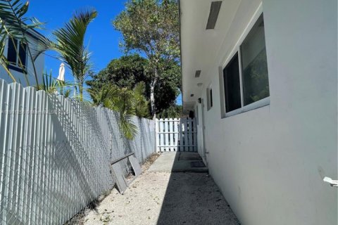 Villa ou maison à louer à Miami, Floride: 3 chambres, 74.32 m2 № 1957317 - photo 15