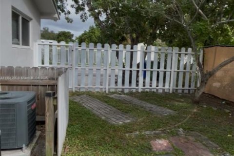 Villa ou maison à louer à Miami, Floride: 3 chambres, 74.32 m2 № 1957317 - photo 17