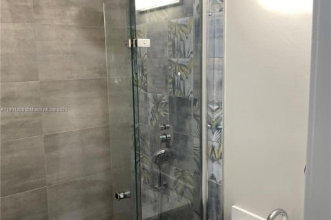 Villa ou maison à louer à Miami, Floride: 3 chambres, 74.32 m2 № 1957317 - photo 3