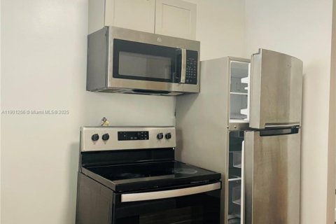 Villa ou maison à louer à Miami, Floride: 3 chambres, 74.32 m2 № 1957317 - photo 6