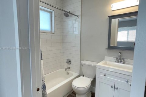 Villa ou maison à louer à Miami, Floride: 3 chambres, 74.32 m2 № 1957317 - photo 4