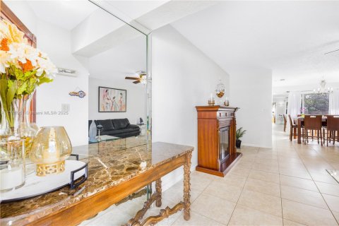 House in Coconut Creek, Florida 3 bedrooms, 170.66 sq.m. № 1463317 - photo 3