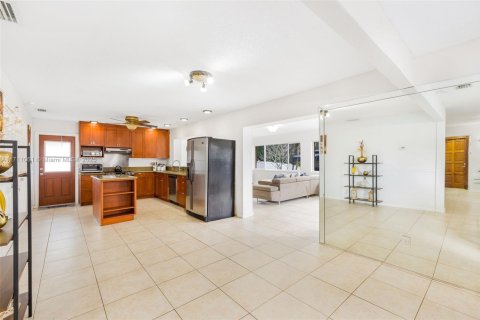 House in Coconut Creek, Florida 3 bedrooms, 170.66 sq.m. № 1463317 - photo 11
