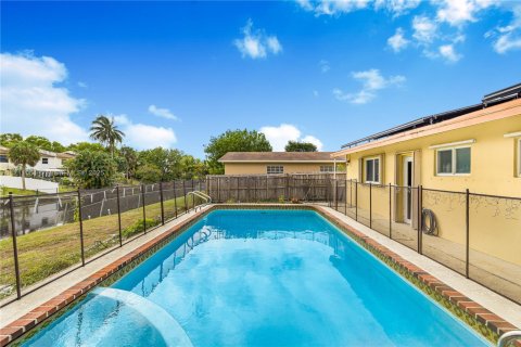 House in Coconut Creek, Florida 3 bedrooms, 170.66 sq.m. № 1463317 - photo 29