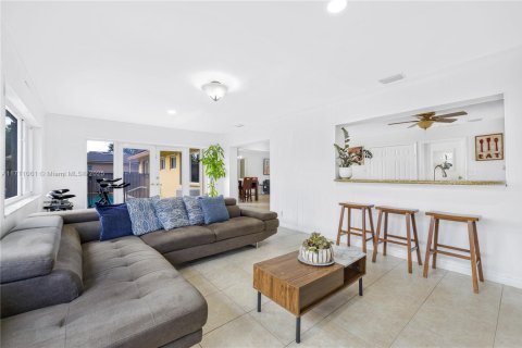 House in Coconut Creek, Florida 3 bedrooms, 170.66 sq.m. № 1463317 - photo 19