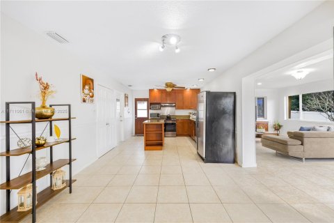 House in Coconut Creek, Florida 3 bedrooms, 170.66 sq.m. № 1463317 - photo 10