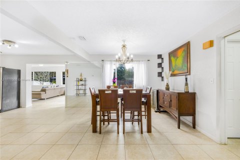 House in Coconut Creek, Florida 3 bedrooms, 170.66 sq.m. № 1463317 - photo 9