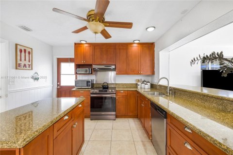House in Coconut Creek, Florida 3 bedrooms, 170.66 sq.m. № 1463317 - photo 15