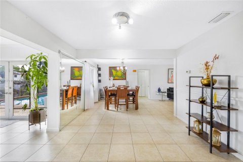 House in Coconut Creek, Florida 3 bedrooms, 170.66 sq.m. № 1463317 - photo 17