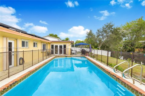 House in Coconut Creek, Florida 3 bedrooms, 170.66 sq.m. № 1463317 - photo 30