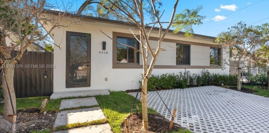 Adosado en Miami, Florida 4 dormitorios, 295.43 m2 № 2068771