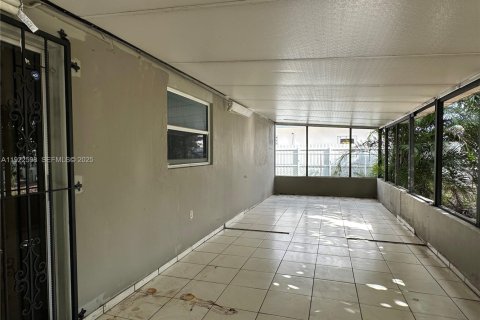 Villa ou maison à louer à Miami Gardens, Floride: 3 chambres, 98.29 m2 № 1976877 - photo 12
