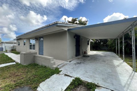 Villa ou maison à louer à Miami Gardens, Floride: 3 chambres, 98.29 m2 № 1976877 - photo 10