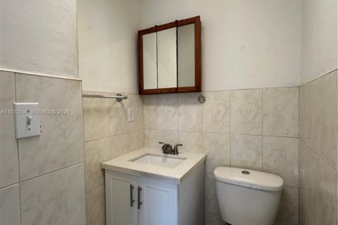 Villa ou maison à louer à Miami Gardens, Floride: 3 chambres, 98.29 m2 № 1976877 - photo 4