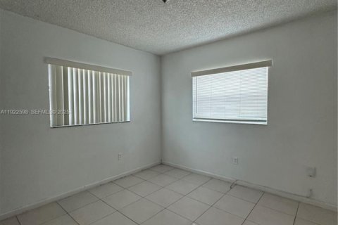 Villa ou maison à louer à Miami Gardens, Floride: 3 chambres, 98.29 m2 № 1976877 - photo 6
