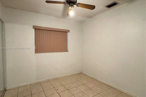 Villa ou maison à louer à Miami Gardens, Floride: 3 chambres, 98.29 m2 № 1976877 - photo 5