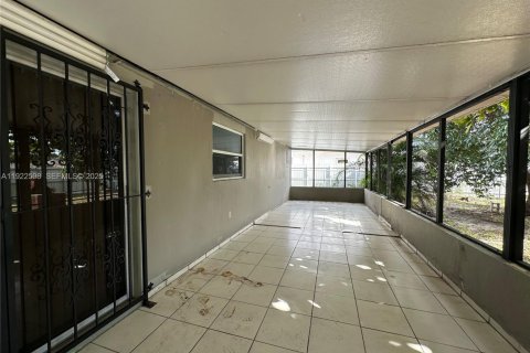 Villa ou maison à louer à Miami Gardens, Floride: 3 chambres, 98.29 m2 № 1976877 - photo 11