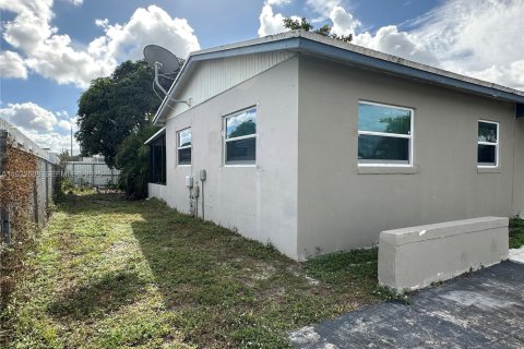 Villa ou maison à louer à Miami Gardens, Floride: 3 chambres, 98.29 m2 № 1976877 - photo 14