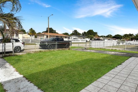 Villa ou maison à louer à Miami Gardens, Floride: 3 chambres, 98.29 m2 № 1976877 - photo 15