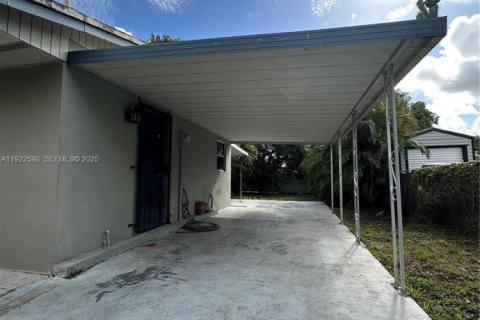 Villa ou maison à louer à Miami Gardens, Floride: 3 chambres, 98.29 m2 № 1976877 - photo 9