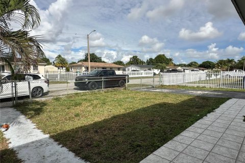 Villa ou maison à louer à Miami Gardens, Floride: 3 chambres, 98.29 m2 № 1976877 - photo 13