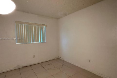 Villa ou maison à louer à Miami Gardens, Floride: 3 chambres, 98.29 m2 № 1976877 - photo 7