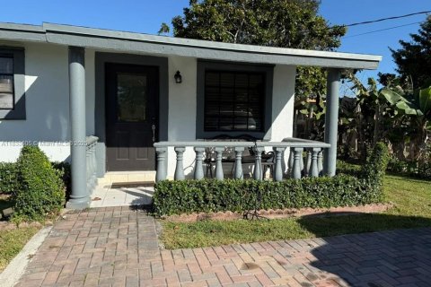 Casa en venta en Miami, Florida, 3 dormitorios, 102.84 m2 № 1818203 - foto 7
