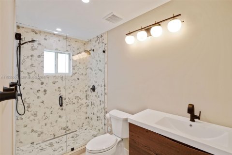 House in Miami, Florida 3 bedrooms, 180.14 sq.m. № 1989710 - photo 27