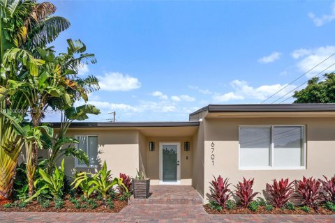 House in Miami, Florida 3 bedrooms, 180.14 sq.m. № 1989710 - photo 6