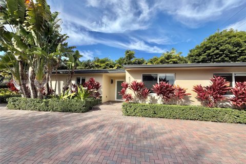 House in Miami, Florida 3 bedrooms, 180.14 sq.m. № 1989710 - photo 1
