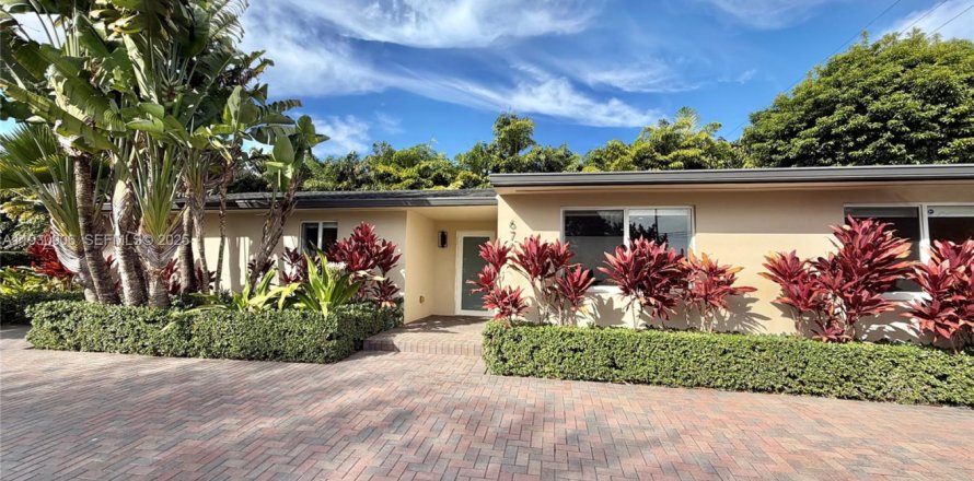 House in Miami, Florida 3 bedrooms, 180.14 sq.m. № 1989710