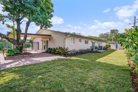 House in Miami, Florida 3 bedrooms, 180.14 sq.m. № 1989710 - photo 21