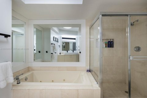 Купить кондоминиум в Авентура, Флорида 2 спальни, 105.91м2, № 2085446 - фото 19