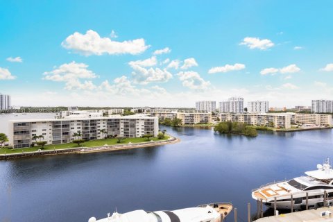 Купить кондоминиум в Авентура, Флорида 2 спальни, 105.91м2, № 2085446 - фото 10