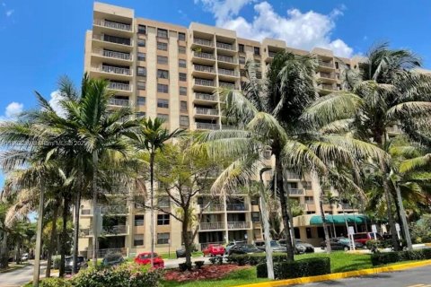 Снять в аренду кондоминиум в Норт-Майами, Флорида 2 спальни, 117.06м2, № 1955028 - фото 1