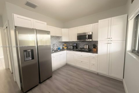 Appartement à louer à Miami, Floride: 3 chambres № 2031607 - photo 3