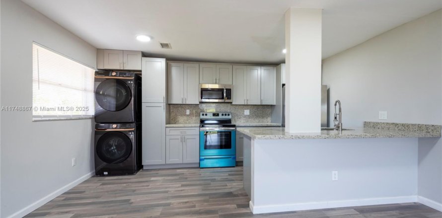 Condo in Dania Beach, Florida, 2 bedrooms № 1985402