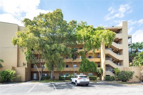 Condo in Dania Beach, Florida, 2 bedrooms № 1985402 - photo 17