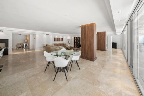 Condo in Key Biscayne, Florida, 3 bedrooms № 2069830 - photo 11