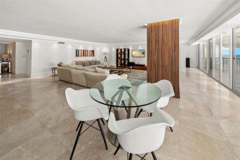 Condo in Key Biscayne, Florida, 3 bedrooms № 2069830 - photo 12