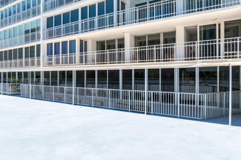 Condo in Key Biscayne, Florida, 3 bedrooms № 2069830 - photo 26