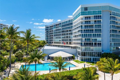 Condo in Key Biscayne, Florida, 3 bedrooms № 2069830 - photo 2