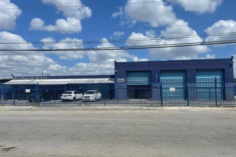 Propiedad comercial en venta en Miami, Florida № 1856977 - foto 1