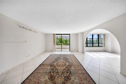 Condominio en venta en Hallandale Beach, Florida, 3 dormitorios, 165.37 m2 № 1846312 - foto 3