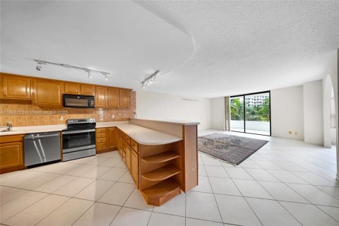 Condominio en venta en Hallandale Beach, Florida, 3 dormitorios, 165.37 m2 № 1846312 - foto 10