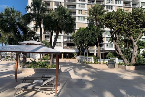 Condo in North Bay Village, Florida, 1 bedroom  № 1738846 - photo 26