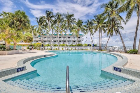 Condo in North Bay Village, Florida, 1 bedroom  № 1738846 - photo 23