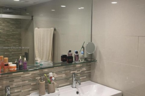 Condo in North Bay Village, Florida, 1 bedroom  № 1738846 - photo 12