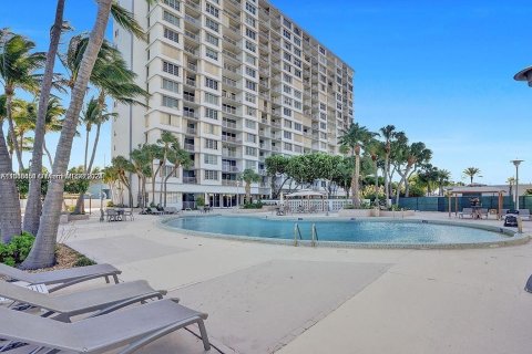 Condo in North Bay Village, Florida, 1 bedroom  № 1738846 - photo 25