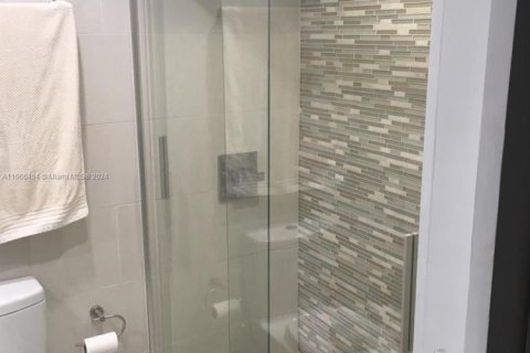 Condo in North Bay Village, Florida, 1 bedroom  № 1738846 - photo 13